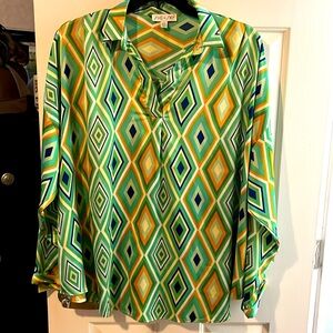 Women’s 2XL blouse in retro print. Lon sleeve pull over